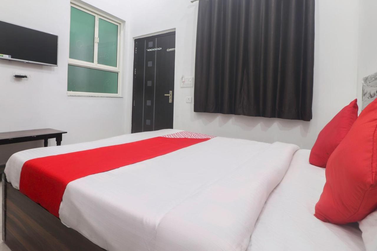 Oyo 67215 Shri Hit Radha Bhawan Hotell Vrindāvan Eksteriør bilde