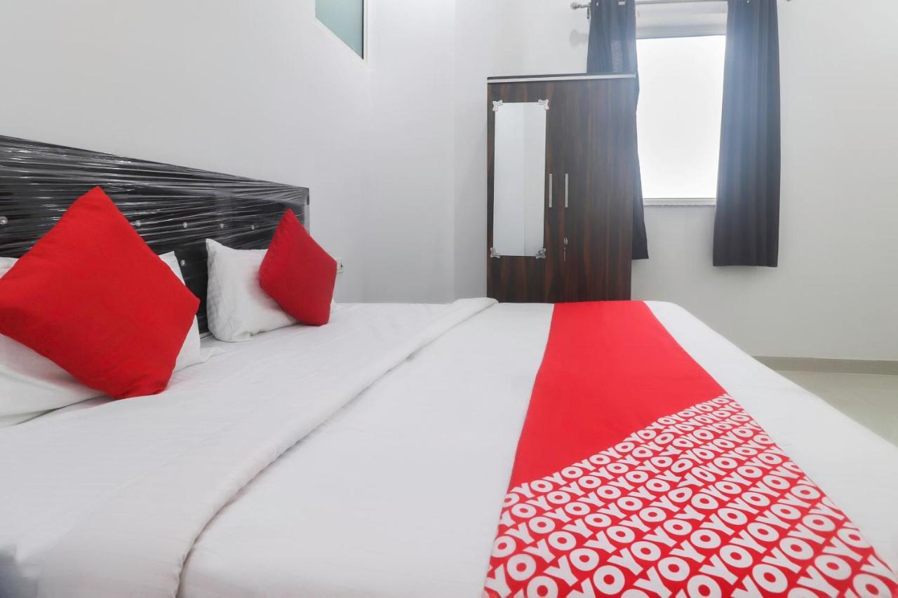 Oyo 67215 Shri Hit Radha Bhawan Hotell Vrindāvan Eksteriør bilde