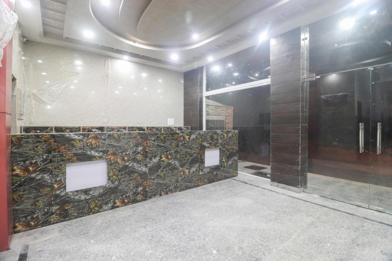 Oyo 67215 Shri Hit Radha Bhawan Hotell Vrindāvan Eksteriør bilde